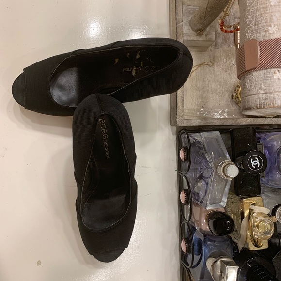 BCBG wedge - Picture 3 of 5